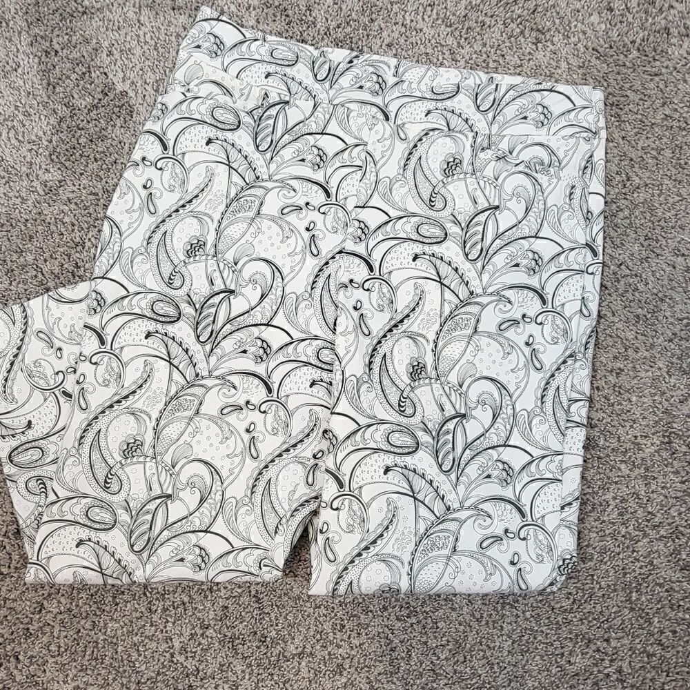 Chico's Cream & Gray Colored Print Cropped Pants